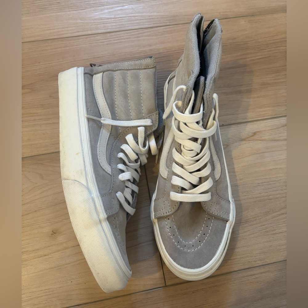 Excellent Used Condition Vans high tops with Zipper